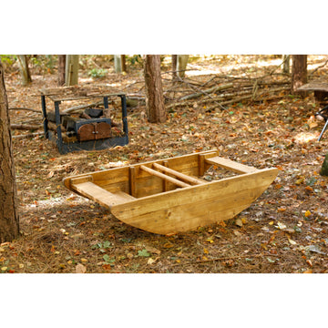 Outdoor-Schaukelboot und Stufen