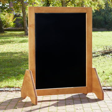 Freistehende doppelseitige Kreidetafel