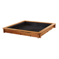 Sandkasten und Abdeckung